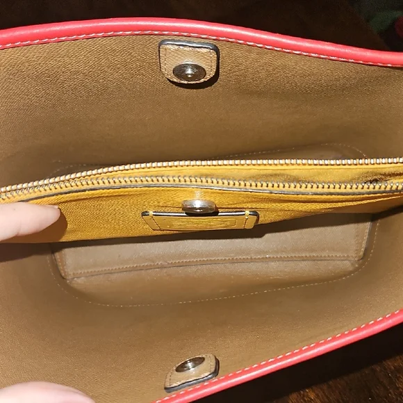 *NEW* COACH Cream and Navy Bag with Red and Light Blue Trim - Picture 9 of 13